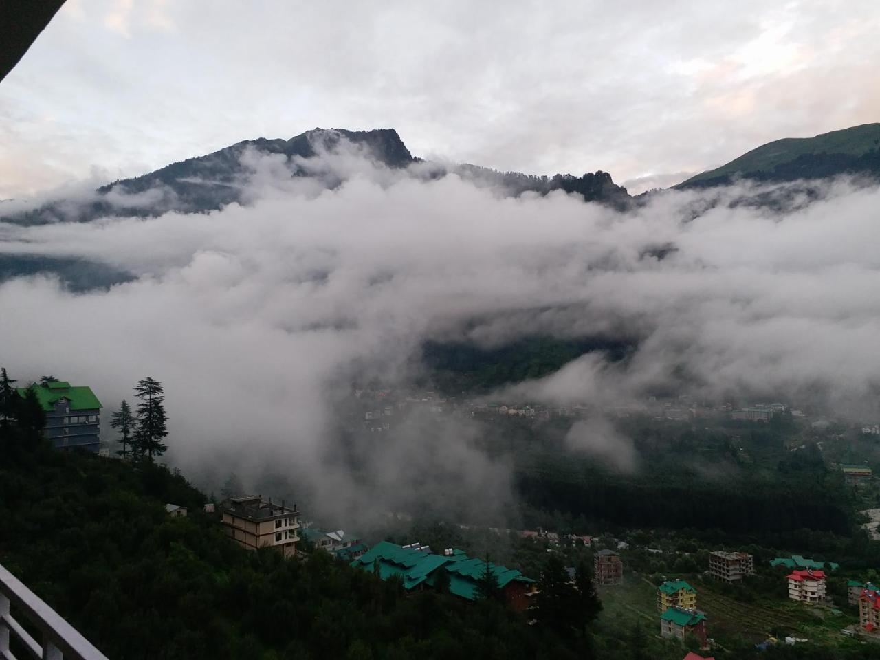 Hotel Seven Hills Manali מראה חיצוני תמונה